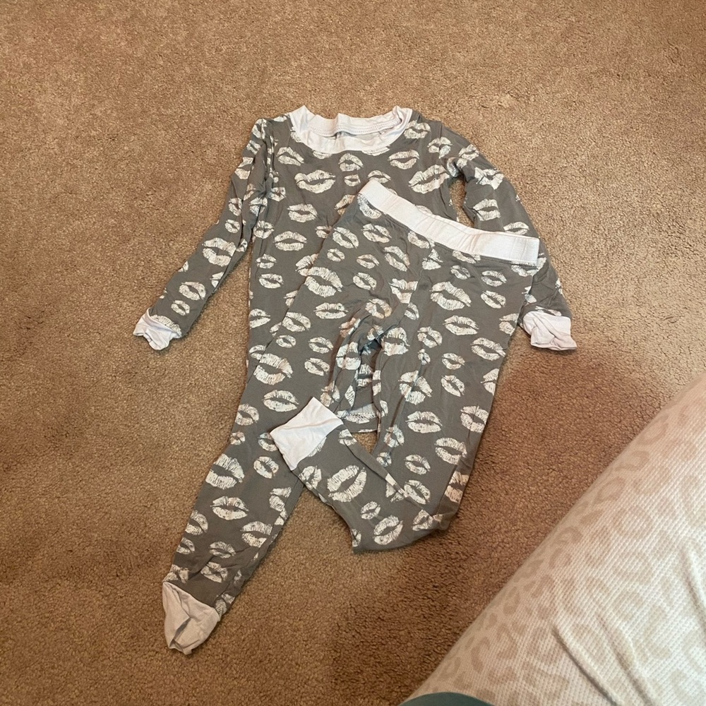 Little Sleepies 2T matching set pajamas